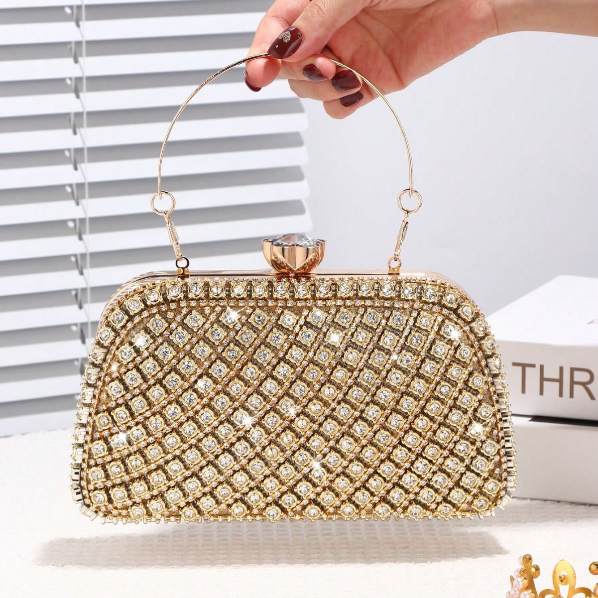 กระเป๋าคลัทช์ทรงกล่องประดับเพช - Wedding Vendor บทวิจารณ์และราคา
